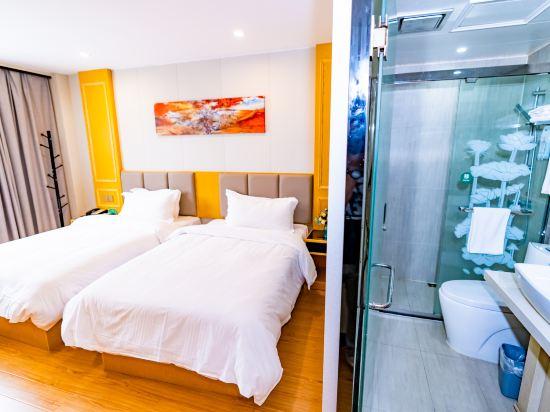 ROOM, 2 BEDS