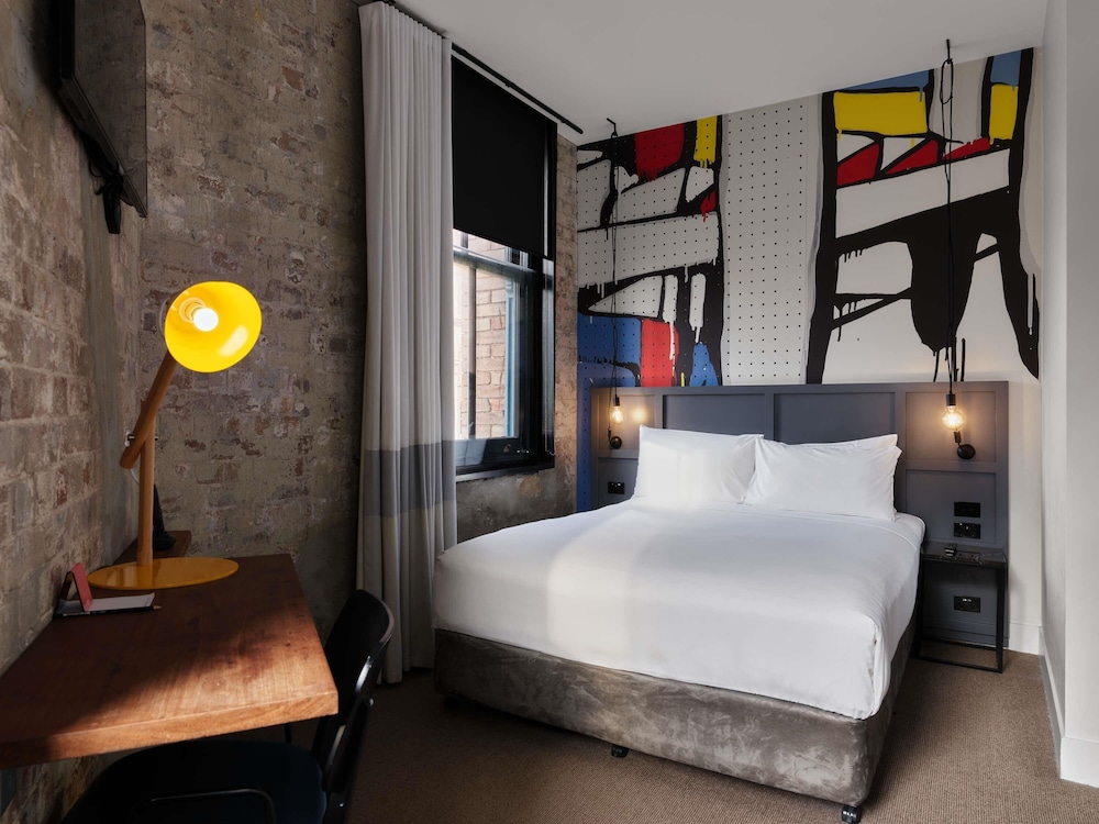 Retreat, Queen Bed