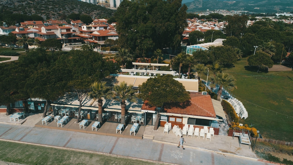Batihan Beach Resort 73/76