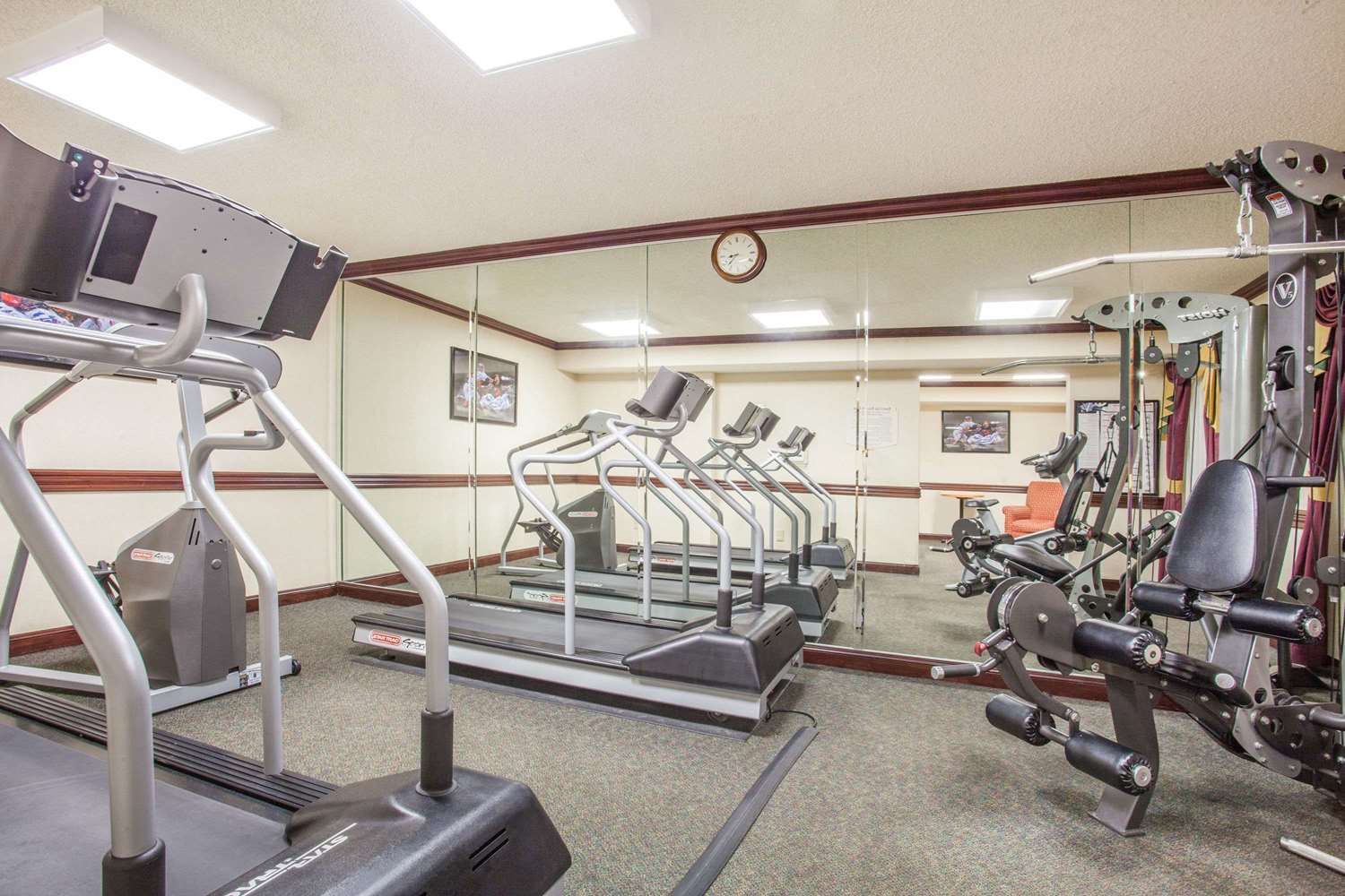 Baymont by Wyndham Madison Heights Detroit Area 4/9