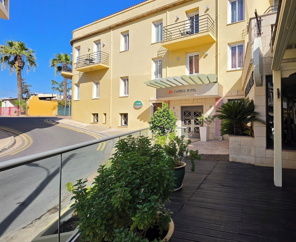 Castelli Hotel 64/69