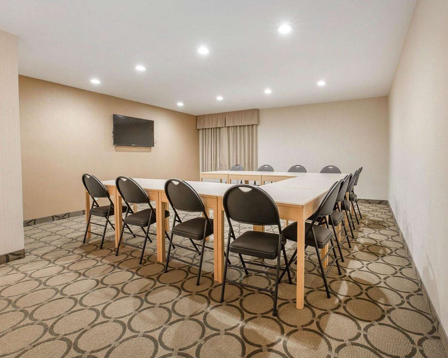 Econo Lodge Taber 22/26