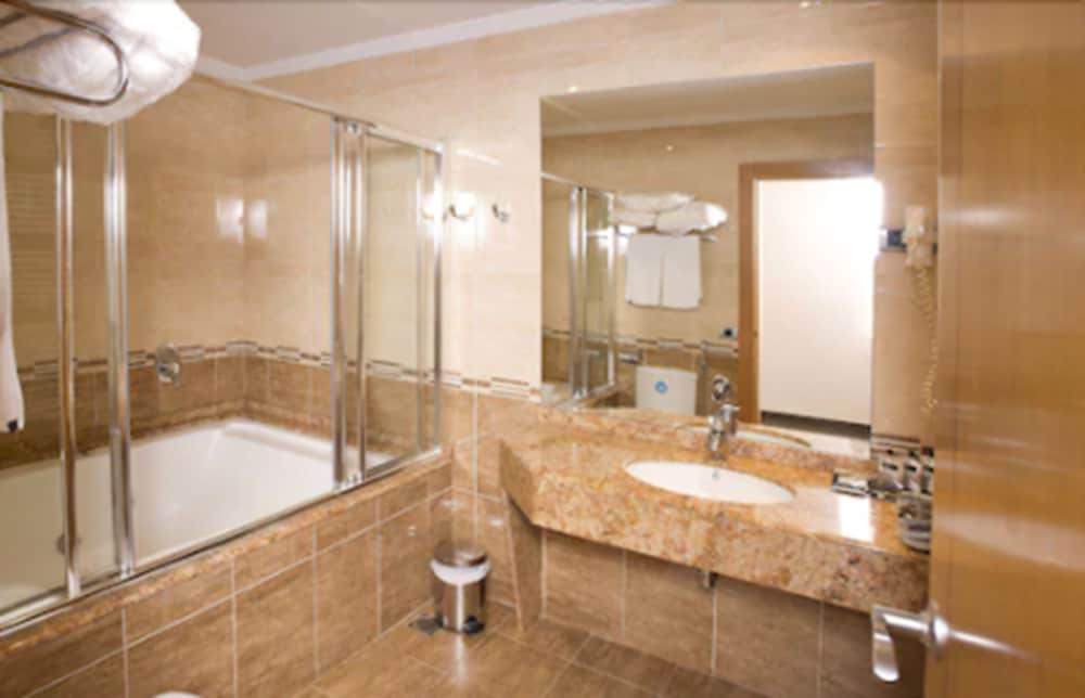 Zouk Hotel 48/50