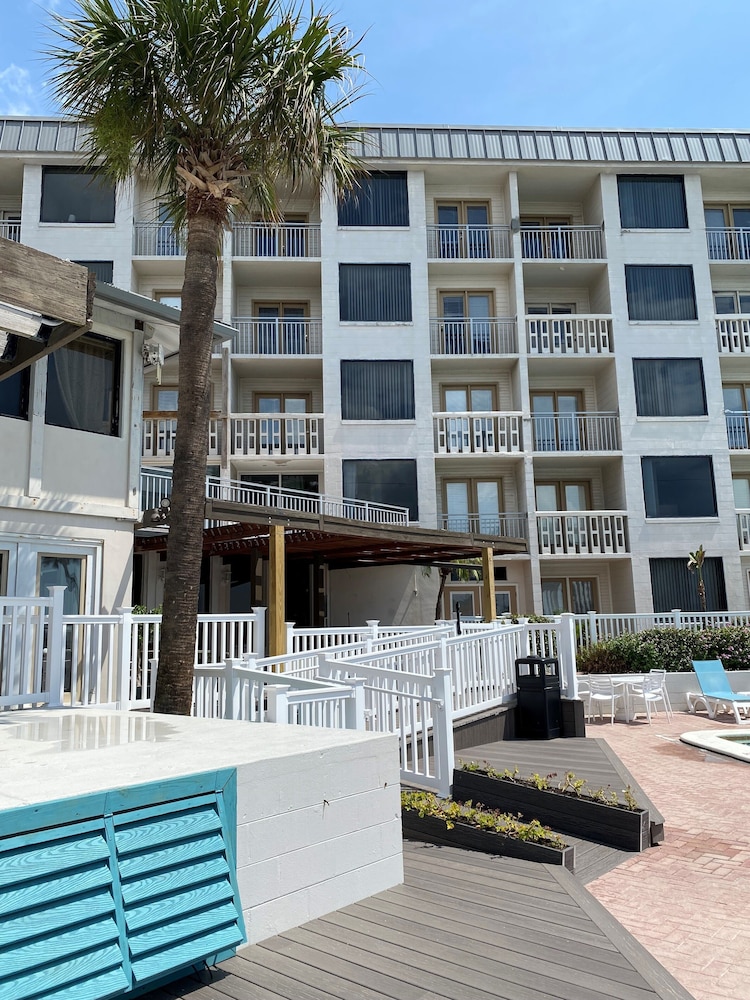 Silver Beach Club 3/50