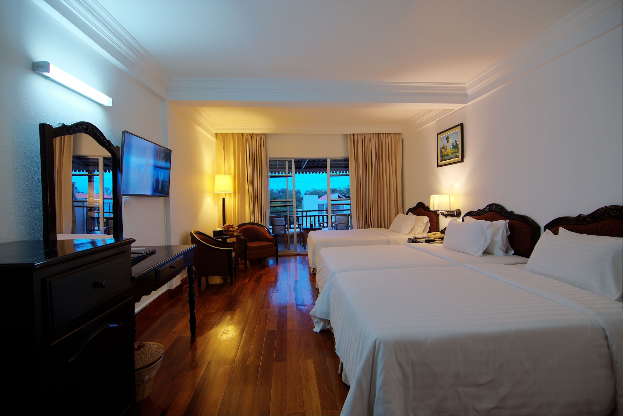SUPERIOR, TRIPLE, 3 BEDS, CITY VIEW, BALCONY