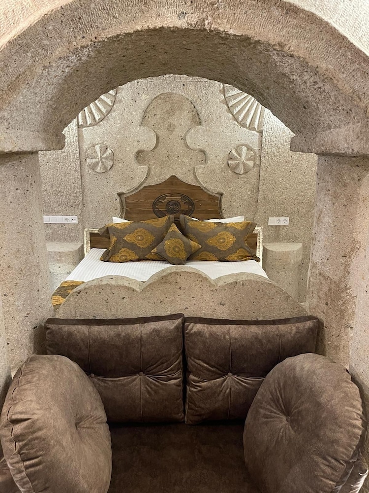 Empire Cave Hotel 24/50