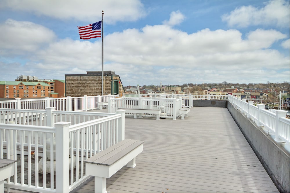 Club Wyndham Inn on Long Wharf 7/64