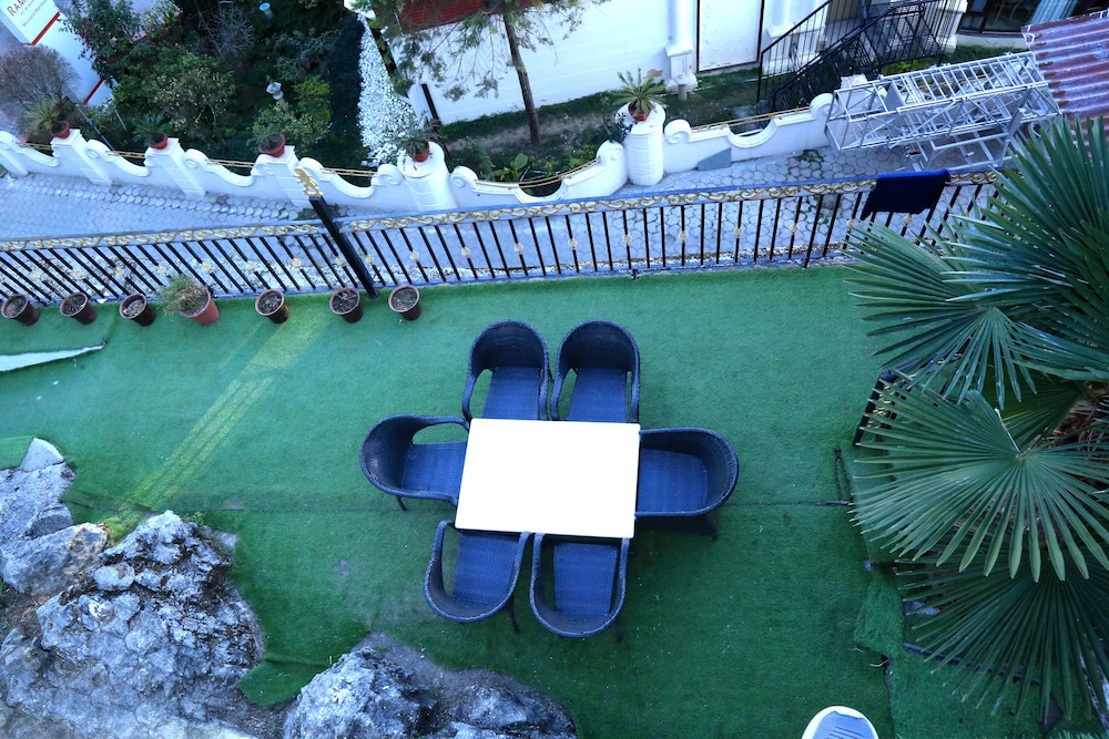 SILVER ARCH HOTEL 31/38
