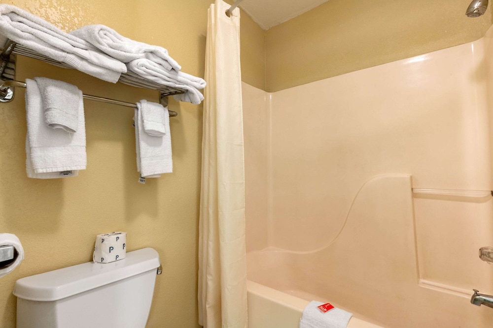 Econo Lodge Jonesboro 15/25