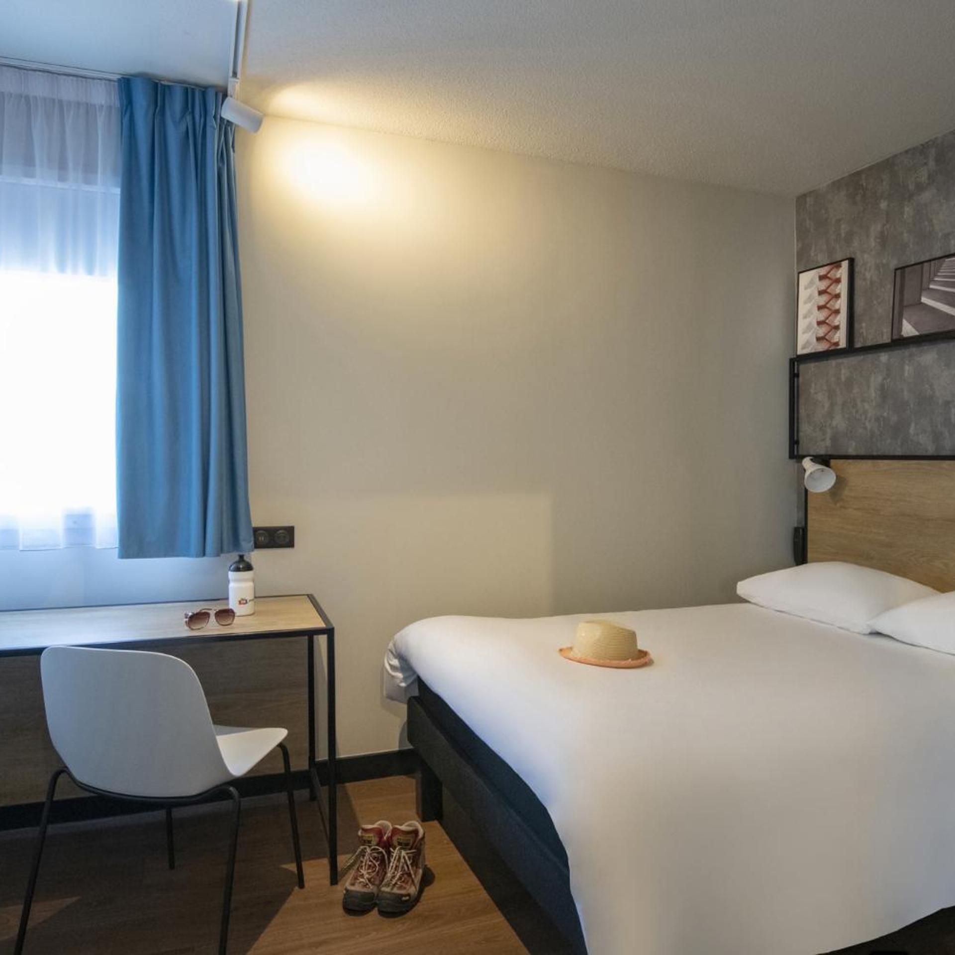 Side by Side, 2 Double Beds