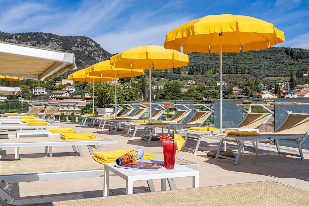 Sky Pool Hotel Sole Garda 57/68