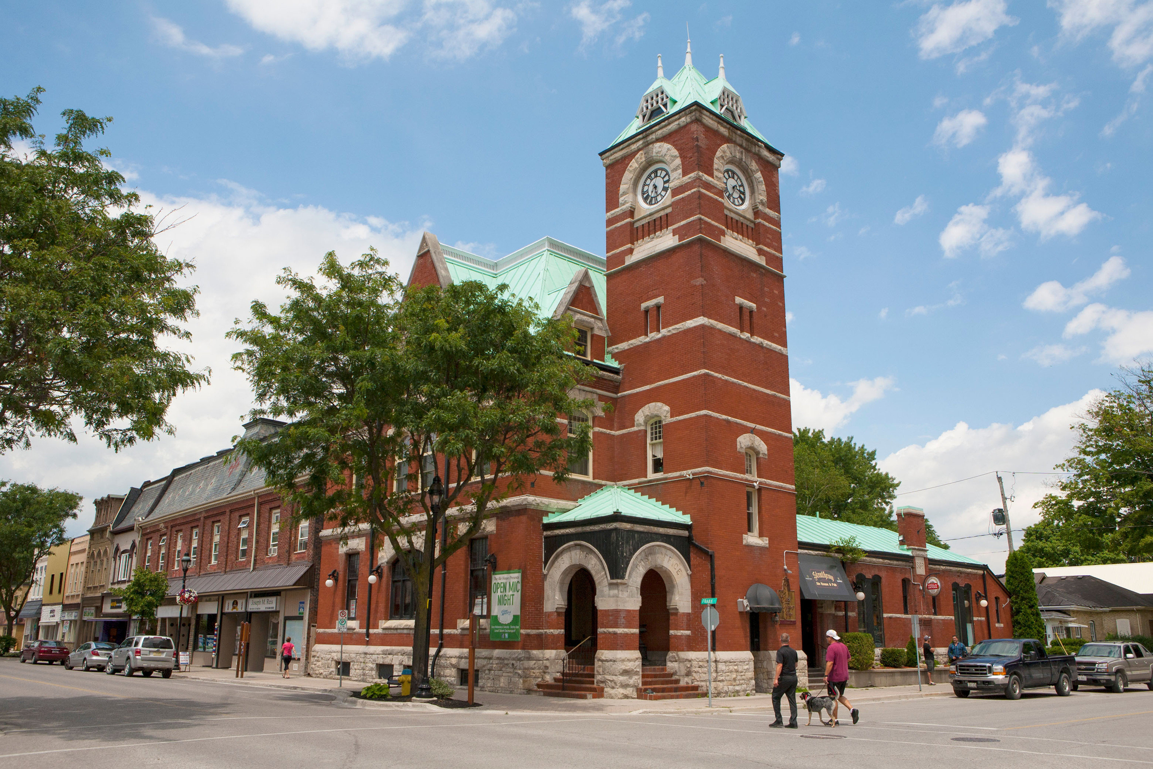 Holiday Inn Express STRATHROY 55/64