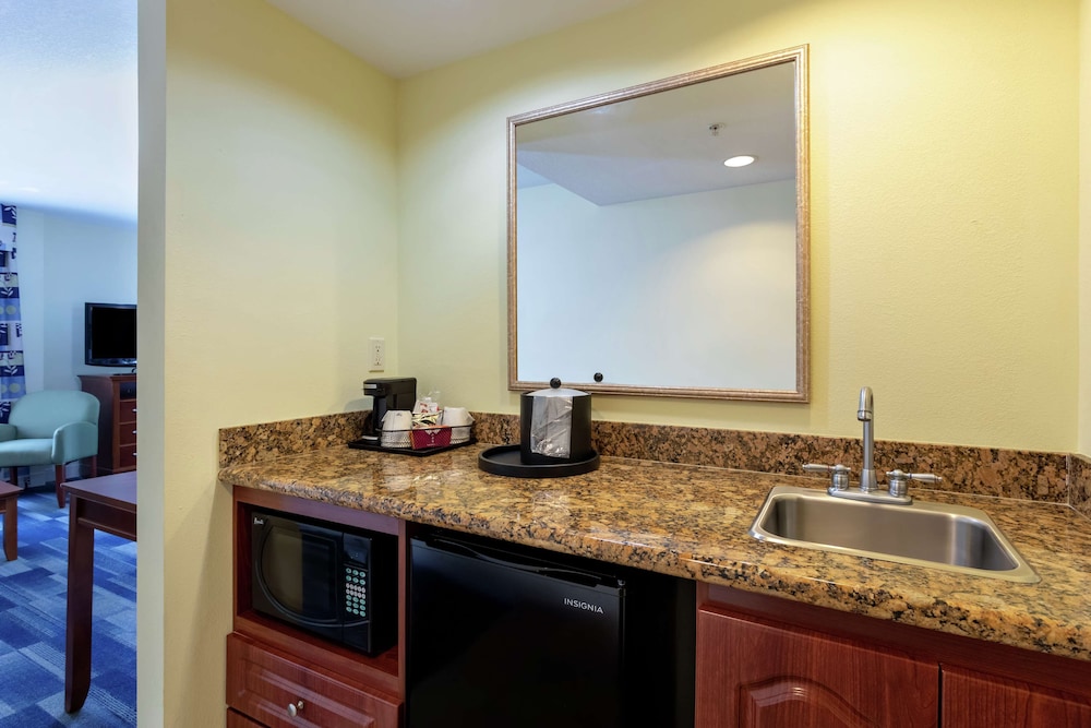 Hampton Inn & Suites Ft. Pierce 39/41