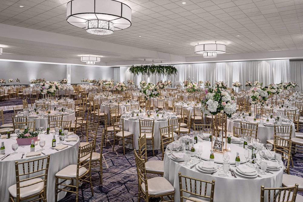 Delta Hotels Anaheim Garden Grove 28/41