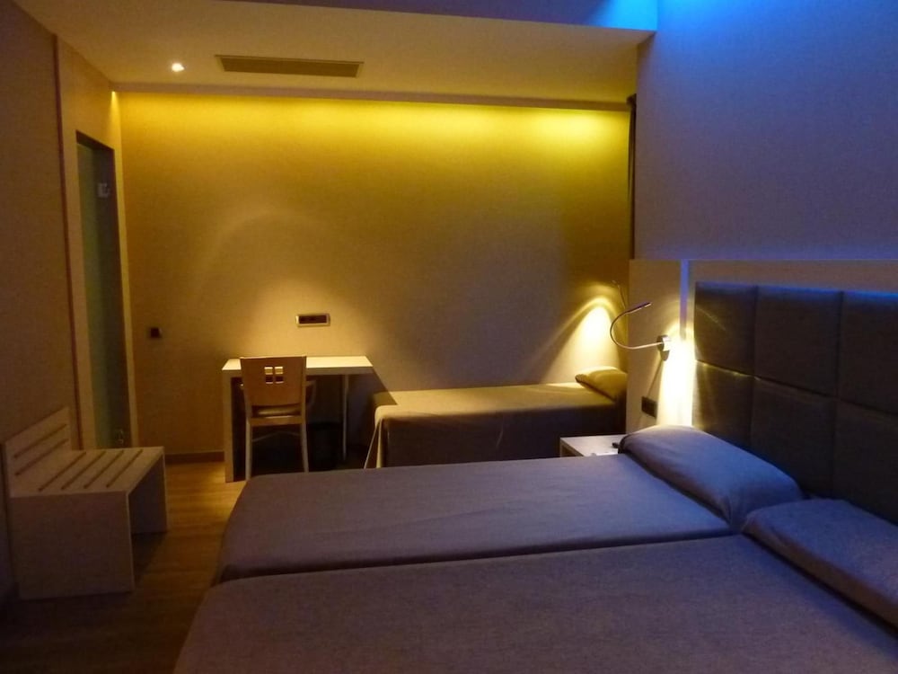 BARCELONA HOUSE 16/48
