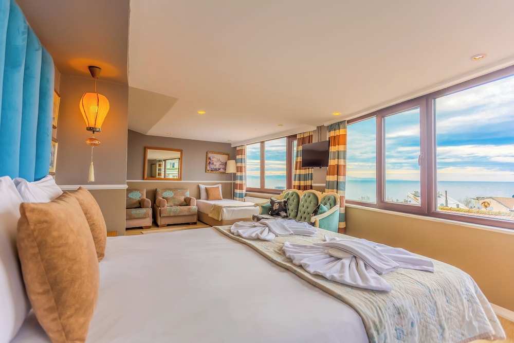 2 BEDROOMS, PENTHOUSE, SEA VIEW