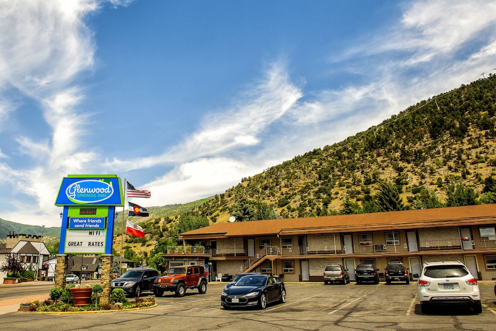Glenwood Springs Inn 56/62