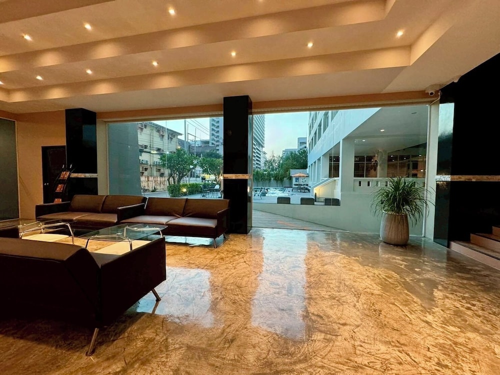 CROWN PATTAYA BEACH HOTEL 45/58