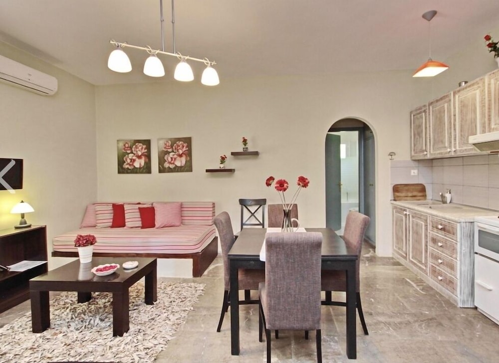 Aloe Luxury Apartments And Suites 31/50