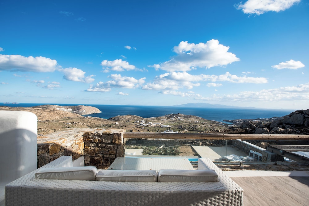 Amallini Suites 46/50