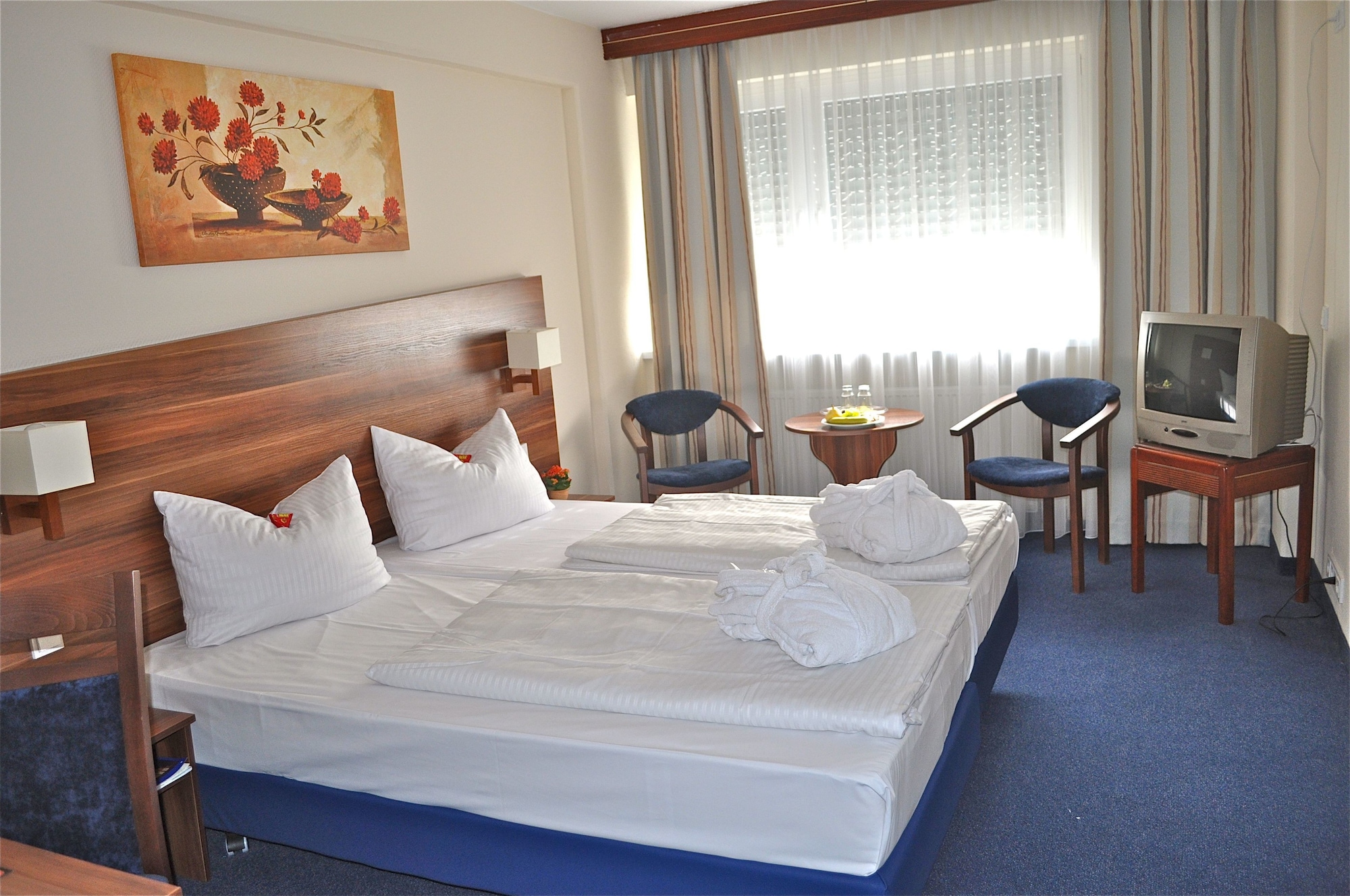 STANDARD, DOUBLE OR TWIN BED
