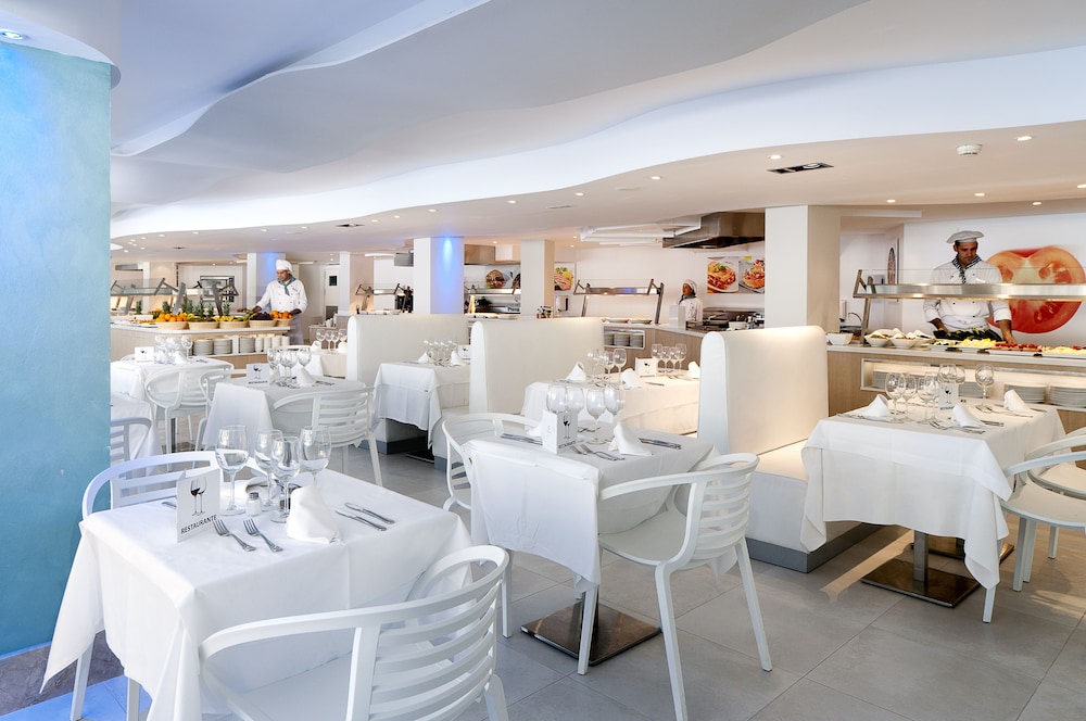 Fergus Style Cala Blanca Suites 29/37