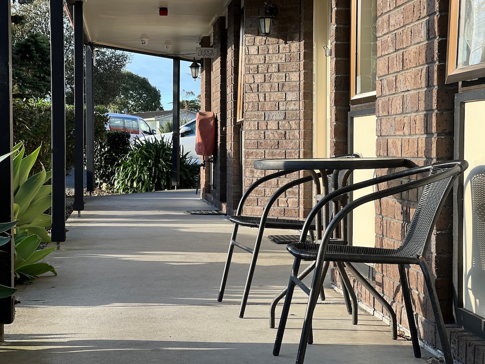 Airport Manor Inn 46/66