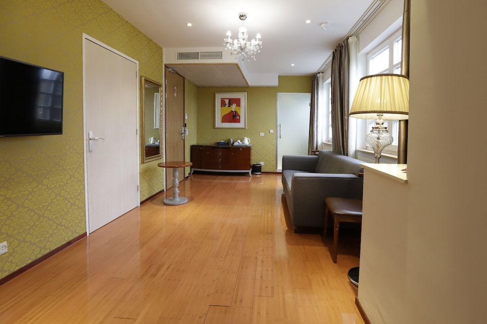 Chasse Hotel 43/64