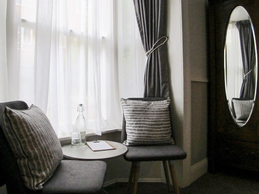 Melcombe Villa Guesthouse 24/24