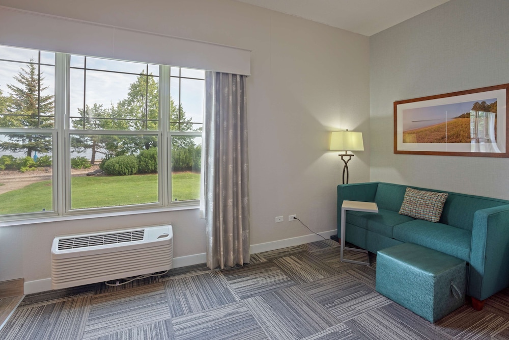 Hampton Inn Duluth Canal Park 37/77