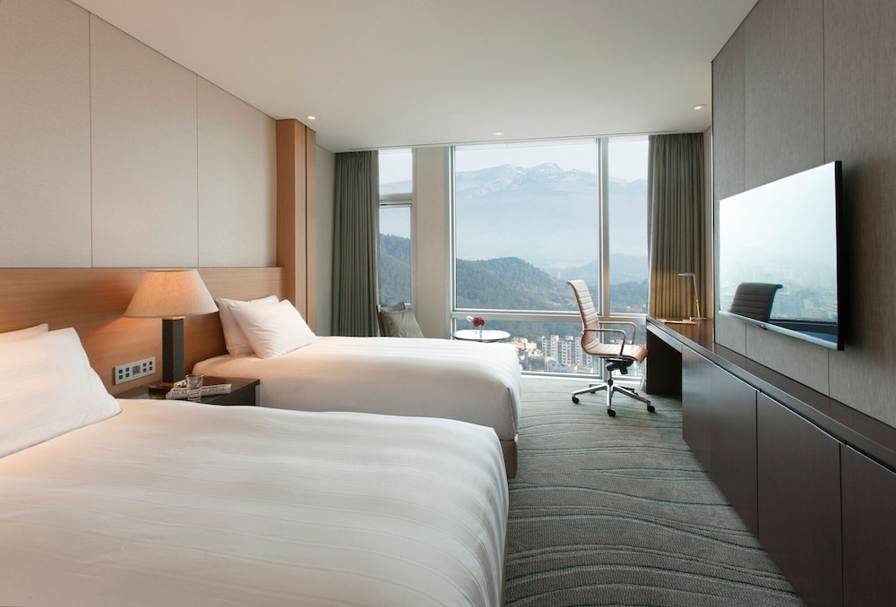 MOUNTAIN, DELUXE, TWIN BEDS