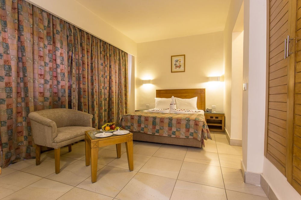 Hapi Hotel 48/68