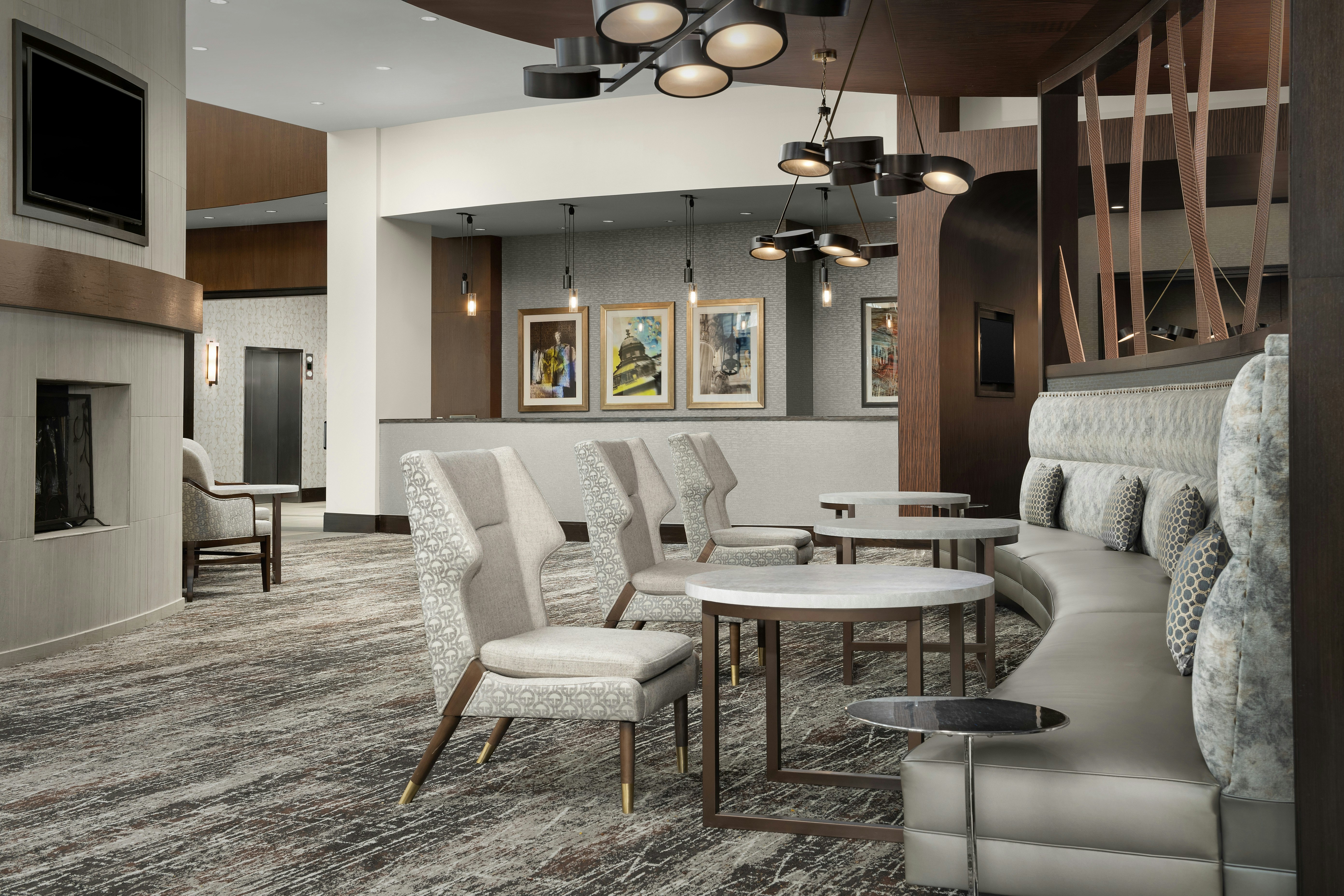 Embassy Suites Springfield 33/62