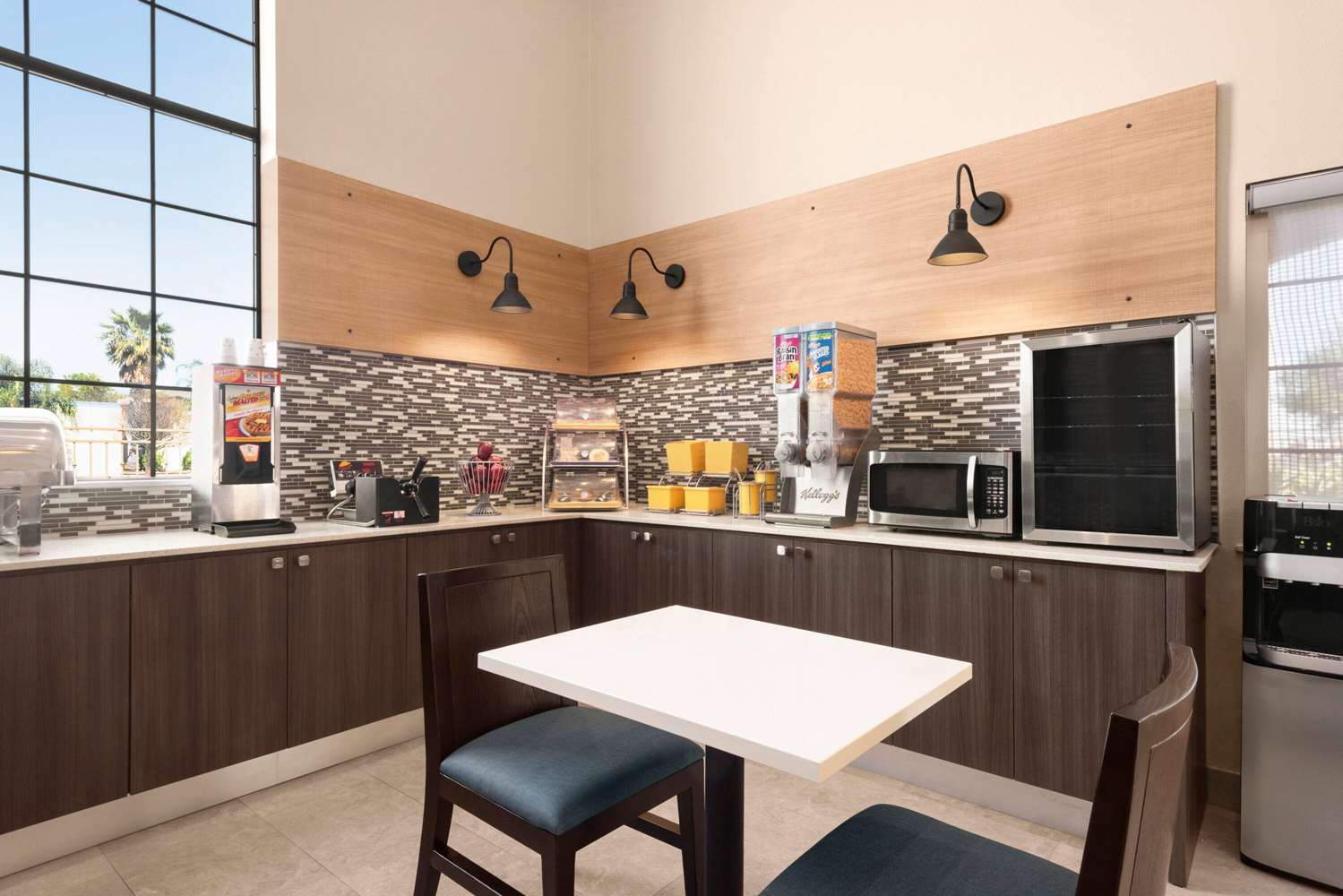 Days Inn & Suites by Wyndham Houston Hobby Airport 30/41
