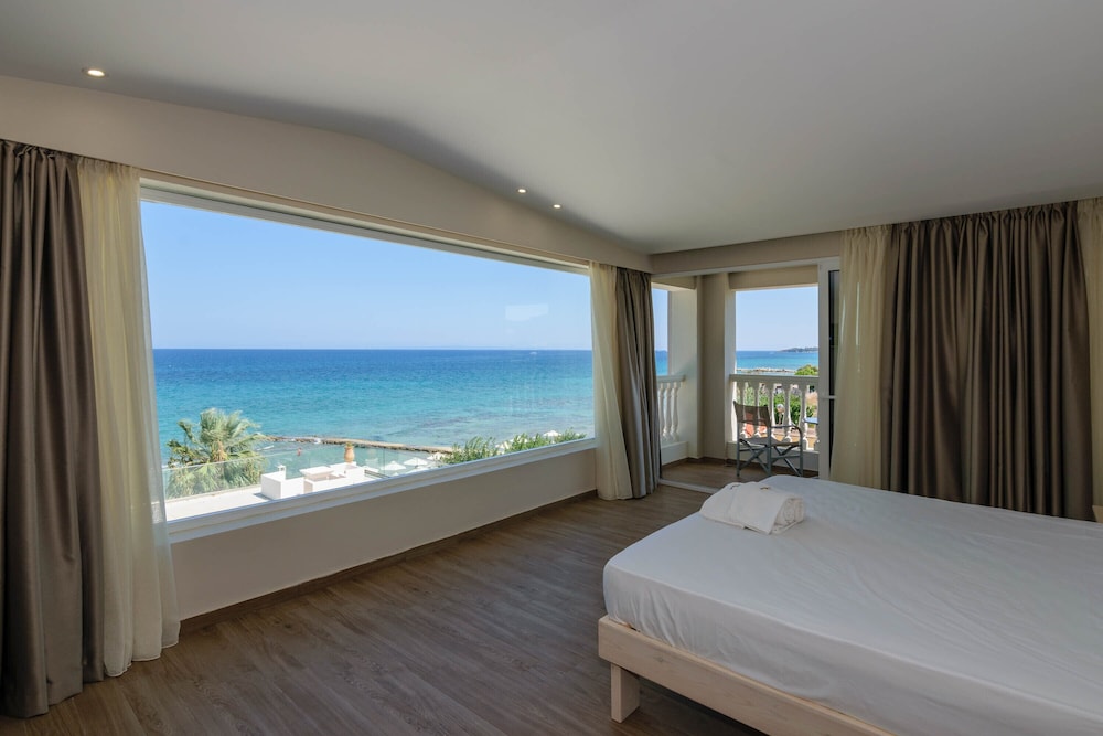 Belussi Beach Hotel & Suites 25/50