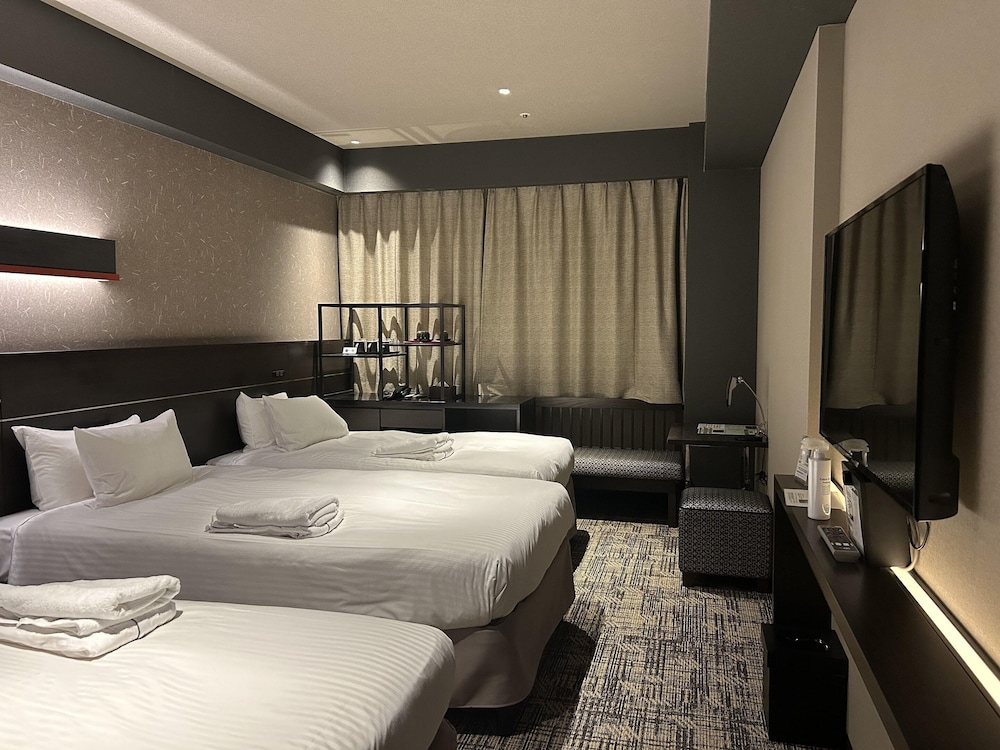 Standard, Triple, Twin Beds, Sofa, Hotel Keihan Kyoto Hachijoguchi 2/6
