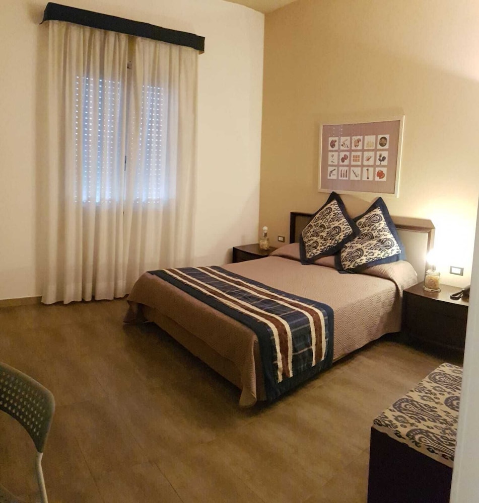 ROOM, SINGLE, DOUBLE BED