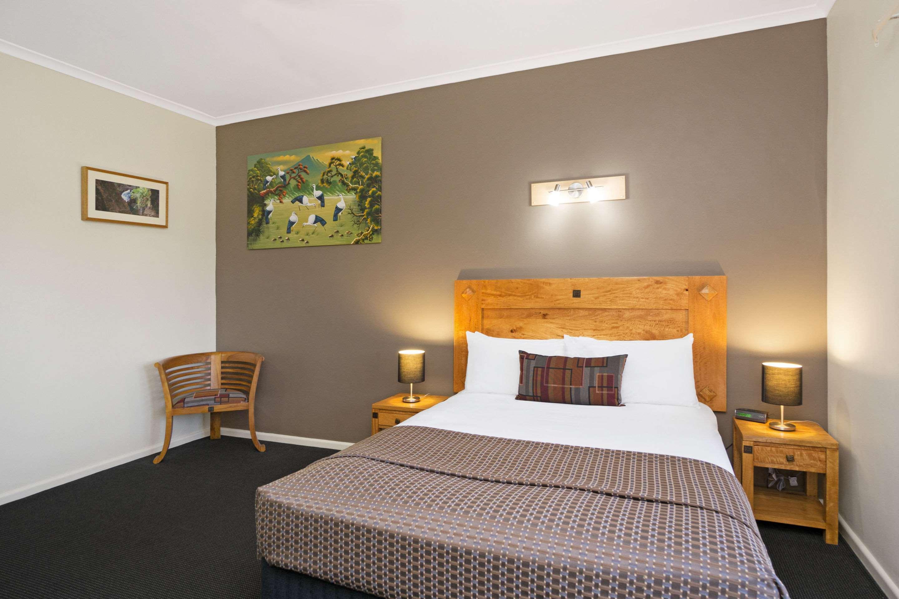 ROOM, QUEEN BED, ACCESSIBLE