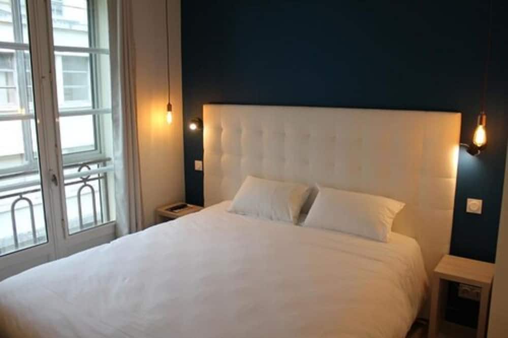 ROOM, DOUBLE BED