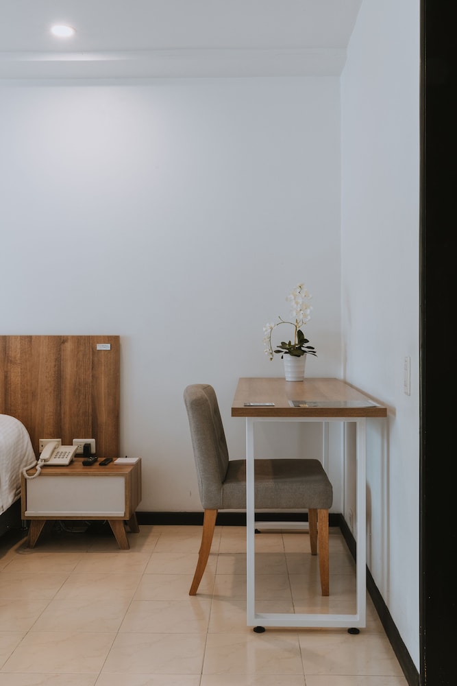 Travelers Apartamentos and Suites Orange Medellin 30/50