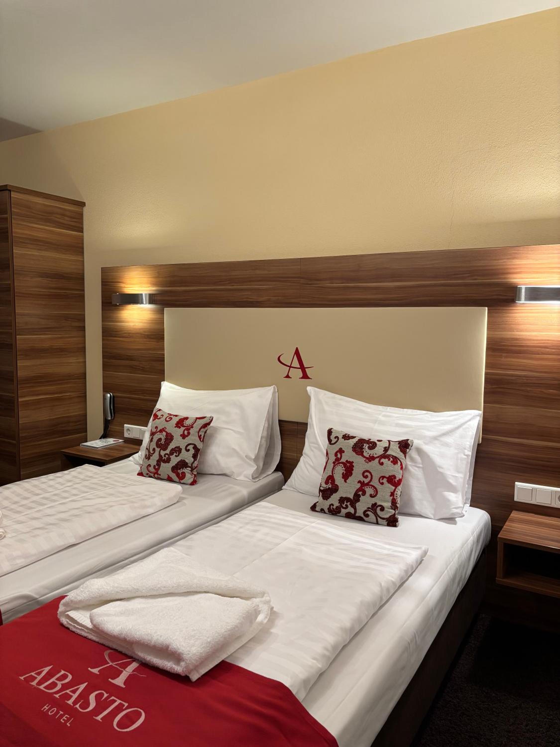 Semi Basement, Standard, Double Bed