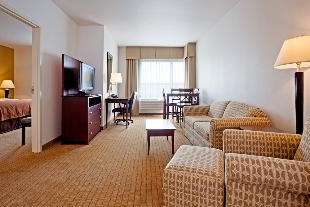 Holiday Inn Madison At The American Center 46/76