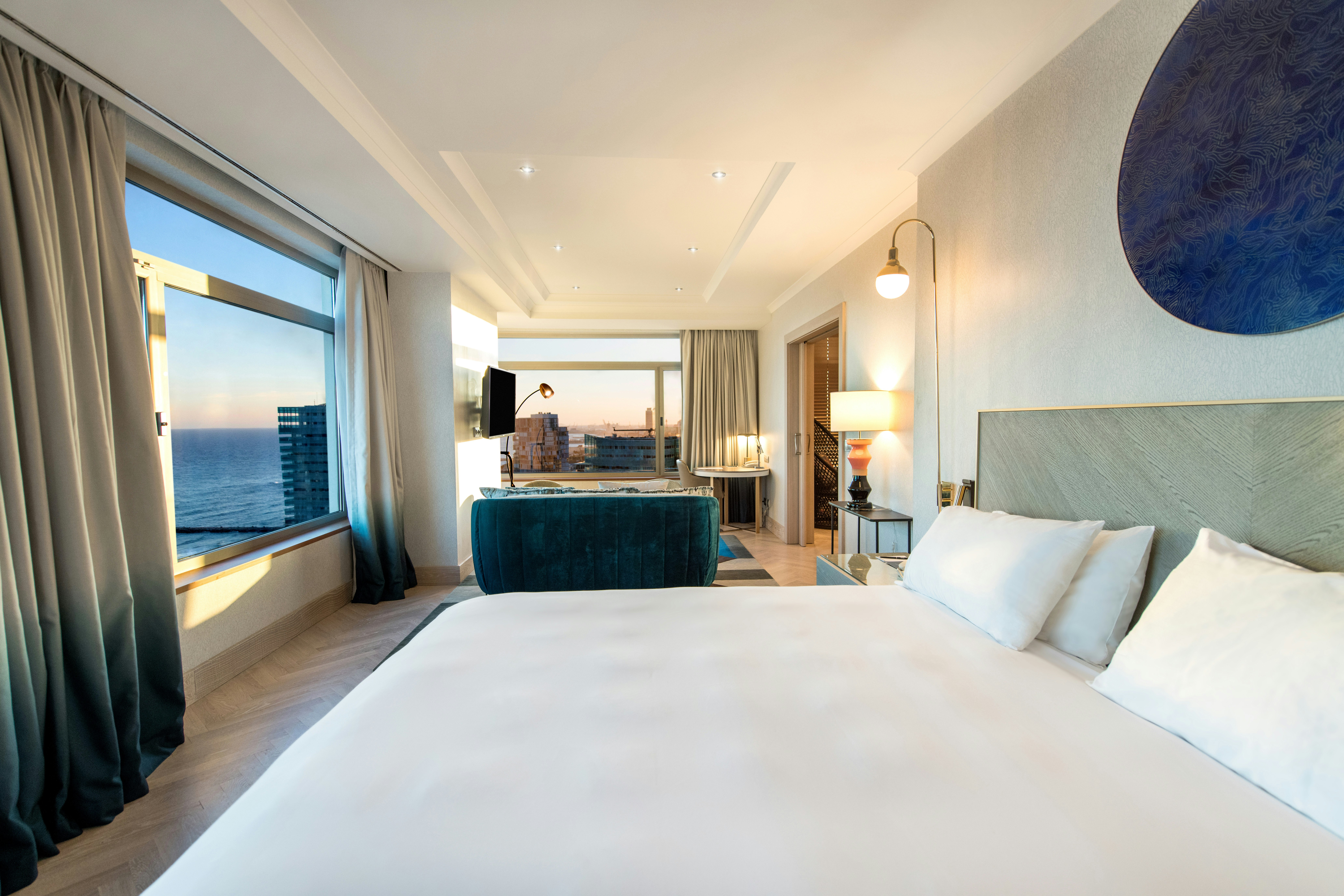 Skyline, Suite