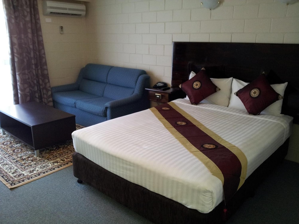 ADMIRAL NELSON MOTOR INN 17/52