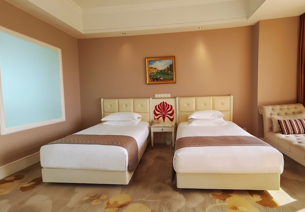 Nanjing Suning Universal Hotel 12/38