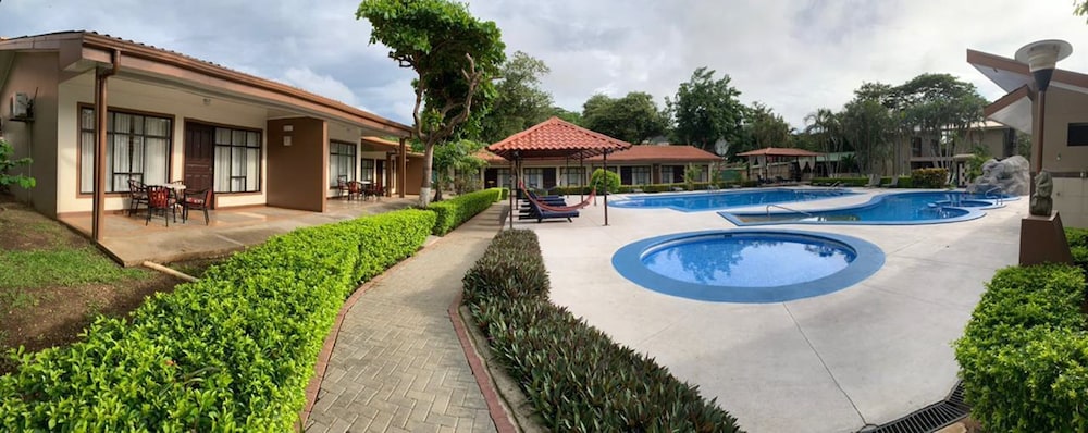 Hotel And Villas Huetares 32/50