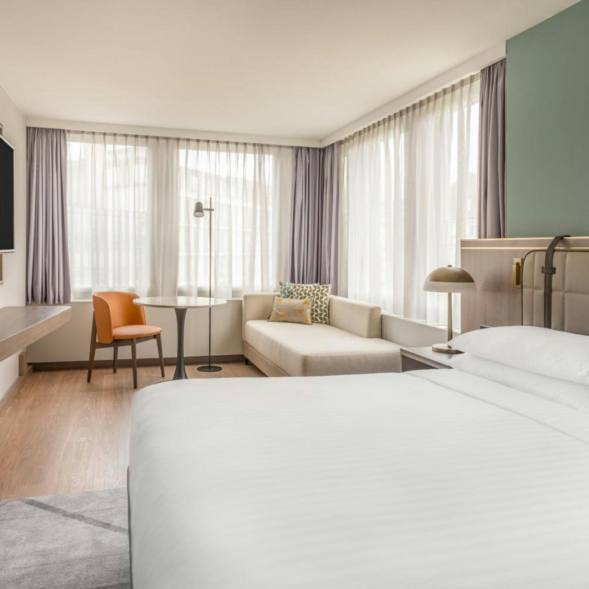 غرفة سوبيريور بسرير كينج في المبنى الرئيسي، Zurich Marriott Hotel 8/10
