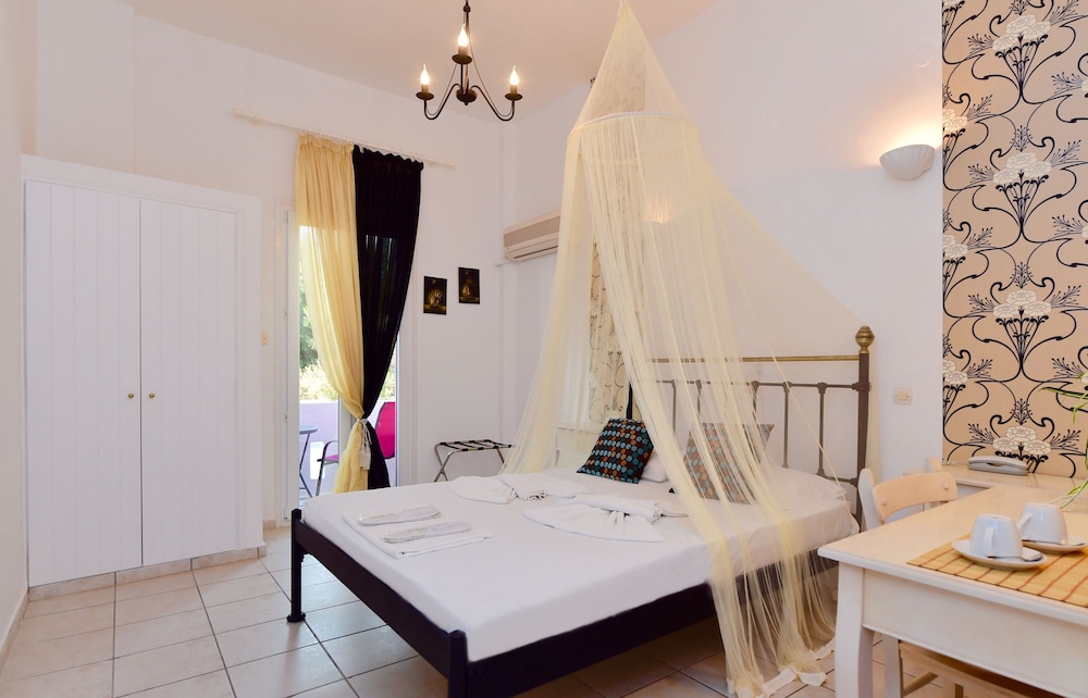 Afrodite Hotel 27/80