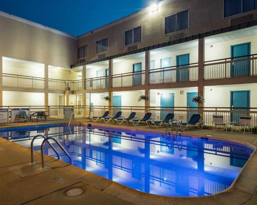 Quality Inn Newark 4/36