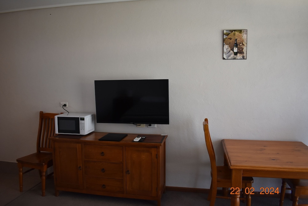 COONAWARRA MOTOR LODGE 30/38